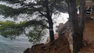 Građevinsko zemljište 2.080 m², Starigrad - prvi red do mora