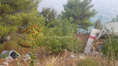 Građevinsko zemljište 2.080 m², Starigrad - prvi red do mora - 2