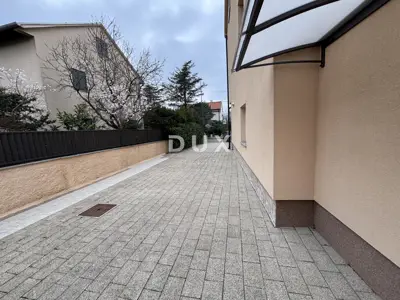 CRIKVENICA, JADRANOVO - Functional house with 4 residential units - 8
