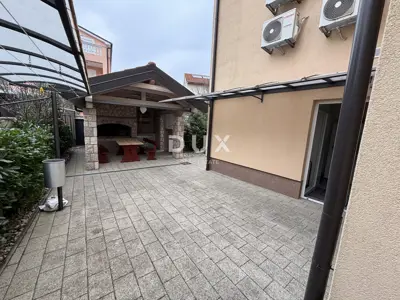 CRIKVENICA, JADRANOVO - Functional house with 4 residential units - 6