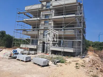 Stan 77 m², Turanj - vrt 85 m² i 2 parkirna mjesta - 6