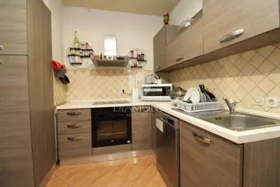 Kuća s 3 stana, 2 garsonijere i poslovnim prostorom - 4