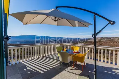 Vila 1.000 m², Radošić - bazen i jacuzzi - 6