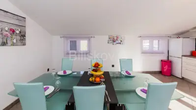 Vila 1.000 m², Radošić - bazen i jacuzzi - 7