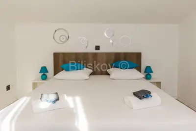 Vila 1.000 m², Radošić - bazen i jacuzzi - 8