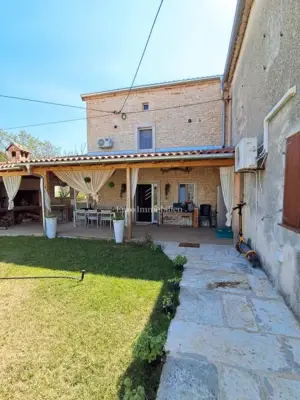 Kuća 101 m², Barban - bazen i sportski tereni