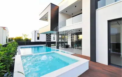 Vila 256 m², Privlaka - 100 m vom Meer und Pool mit Jacuzzi - 2