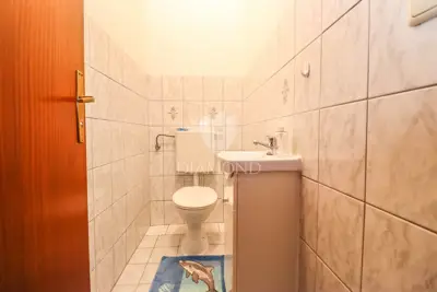 Pula, Veli Vrh - spacious house with multiple residential units, garage and plot - 11
