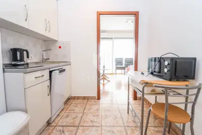 Pula, Veli Vrh - spacious house with multiple residential units, garage and plot - 14