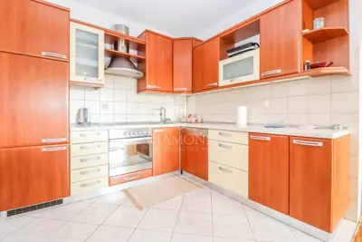 Pula, Veli Vrh - spacious house with multiple residential units, garage and plot - 4