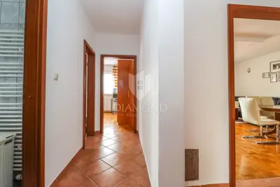 Pula, Veli Vrh - spacious house with multiple residential units, garage and plot - 10