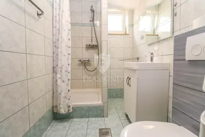 Pula, Veli Vrh - spacious house with multiple residential units, garage and plot - 19