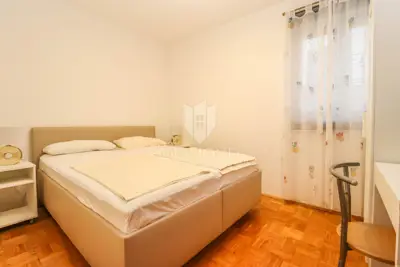 Pula, Veli Vrh - spacious house with multiple residential units, garage and plot - 18