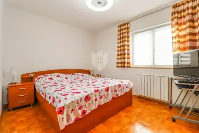 Pula, Veli Vrh - spacious house with multiple residential units, garage and plot - 8