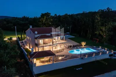 Villa 350 m², Pićan - Pool und ruhige Lage - 10