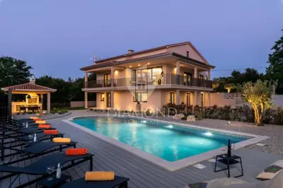Villa 350 m², Pićan - Pool und ruhige Lage - 8