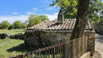 Immobilie in Barban, 480 m² - 2 bezugsfertige Wohnungen und altes Steinhaus - 18