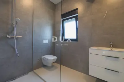Dvojna kuća 124 m², Murter - 3 spavaće sobe i 3 kupaonice - 9