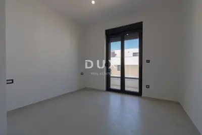 Dvojna kuća 124 m², Murter - 3 spavaće sobe i 3 kupaonice - 5