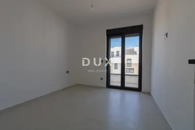 Dvojna kuća 124 m², Murter - 3 spavaće sobe i 3 kupaonice - 8