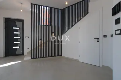 Dvojna kuća 124 m², Murter - 3 spavaće sobe i 3 kupaonice - 3