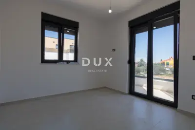 Dvojna kuća 124 m², Murter - 3 spavaće sobe i 3 kupaonice - 6