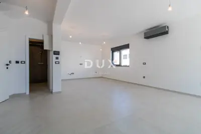 Dvojna kuća 124 m², Murter - 3 spavaće sobe i 3 kupaonice - 2