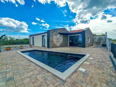 Haus 145 m², Grožnjan - Pool und Blick auf Motovun