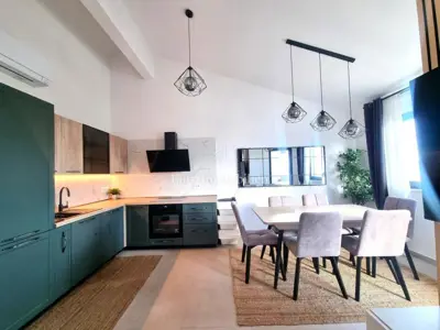 Stan 90 m², Tar-Vabriga - 3 spavaće sobe i balkon
