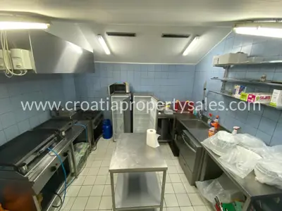 House, Brač, 220 m², 950 000 € - 5