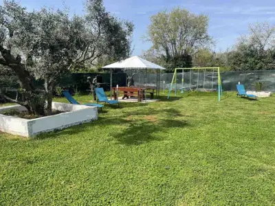 Prizemnica s velikim vrtom - 6