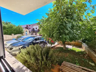 Wohnung in Pula! Mit zwei Schlafzimmern! Gregovica. In der Nähe des neuen Krankenhauses.