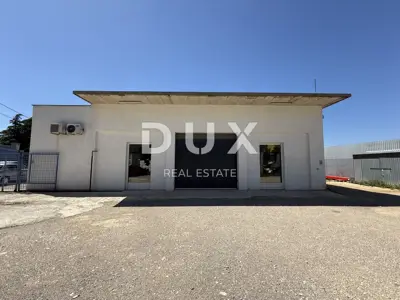 KOSTRENA - commercial space with 20 parking spaces and an office in an accessible location - 2