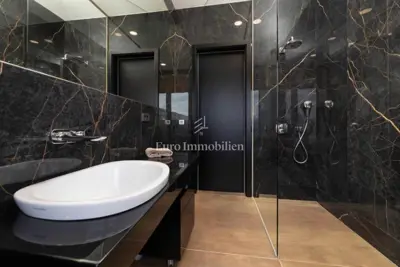 House for sale in Krk, 238 m² - 17