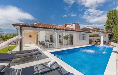 Istria, Poreč - Beautiful single-storey house with pool