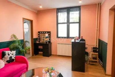 Commercial space 50 m², Kvaternikov trg - 1st floor, lift - 5