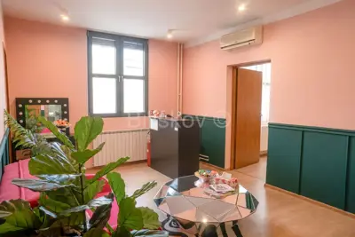 Commercial space 50 m², Kvaternikov trg - 1st floor, lift - 4