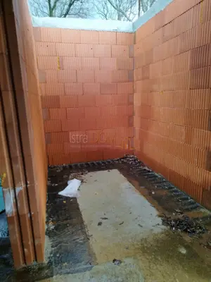 / House under construction - 16