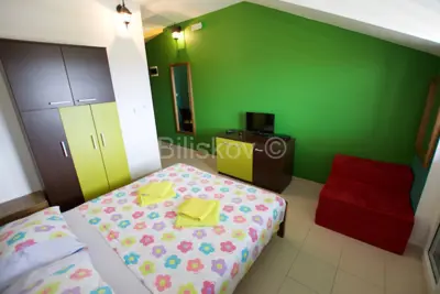Vodice, dva samostojeća apartmanska objekta - 19