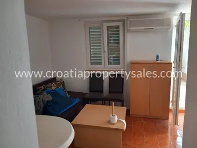 Kamena kuća, Otok Brač, prvi red do mora - 9
