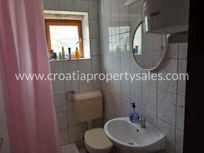 Kamena kuća, Otok Brač, prvi red do mora - 10