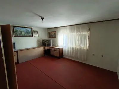 Samostojeća kuća plus 2 parcele - 7