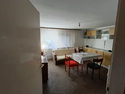 Samostojeća kuća plus 2 parcele - 6
