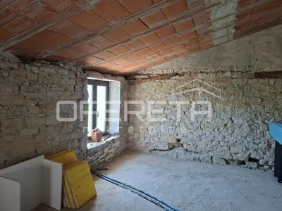Istra, Momjan - Haus auf drei Etagen mit offenem Blick und Hof - 11