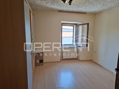 Istra, Momjan - Haus auf drei Etagen mit offenem Blick und Hof - 9