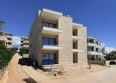 Stan 69 m², Mandre - prvi red do mora i vrt