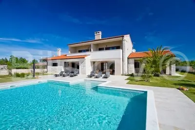 For Sale, Jurišići, detached villa with a total area of 400 m², swimming pool and traditional tavern