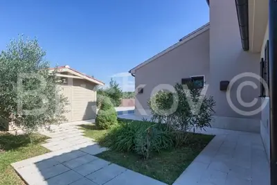 Vila 400 m², Juršići - bazen i vrt - 3