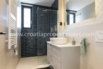 Villa 520 m², south of Split, pool and rooftop terrace - 8