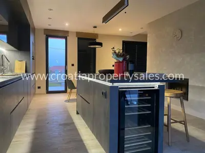 Villa 520 m², south of Split, pool and rooftop terrace - 2